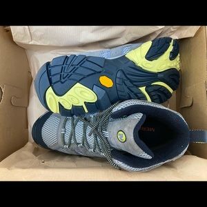 NIB Merrell Women’s Moab 2 Mid WP sz 9.5